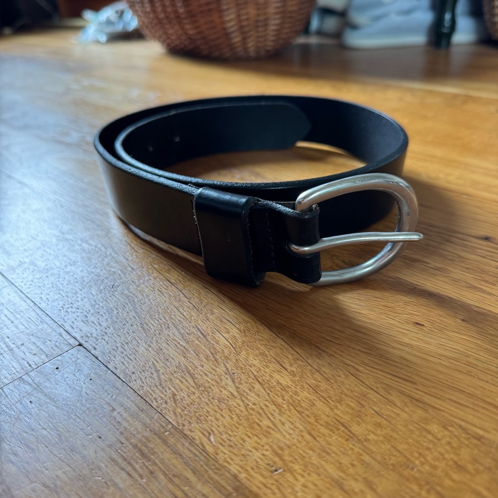 Size 30 Black Leather Belt gap
